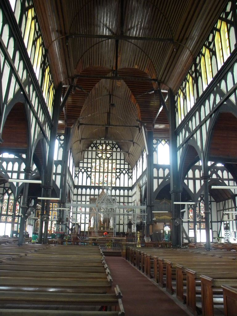 St. George Cathedral (3) 祭壇正面・天井の木組み St. George Cathedral (3) 祭壇正面・天井の木組み