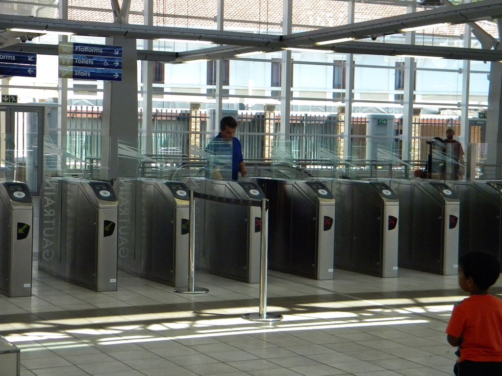 GauTrain Hatfield駅の改札口 GauTrain Hatfield駅の改札口