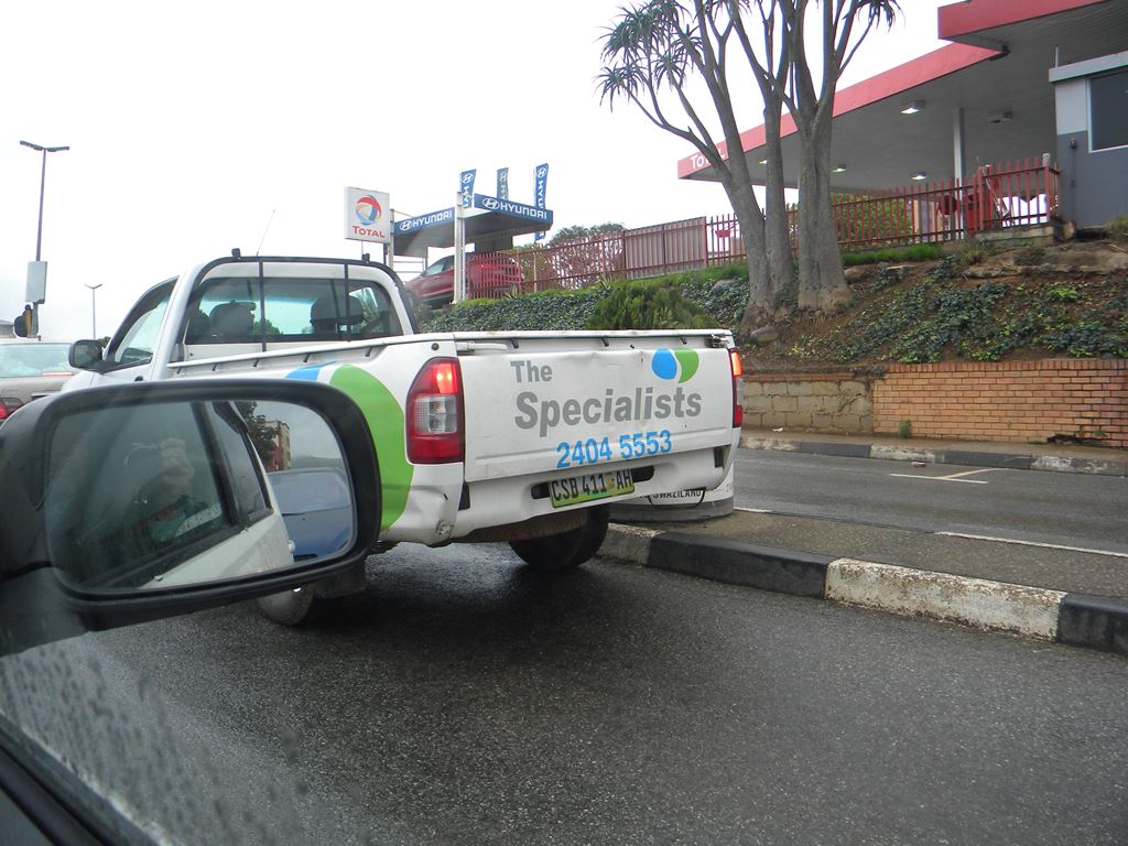 「Specialists」社の車。 何のSpecialists? 「Specialists」社の車。 何のSpecialists?